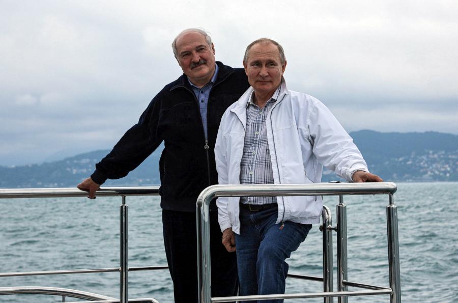 Lukasenka: közös haderőt állít fel Oroszország és Belarusz