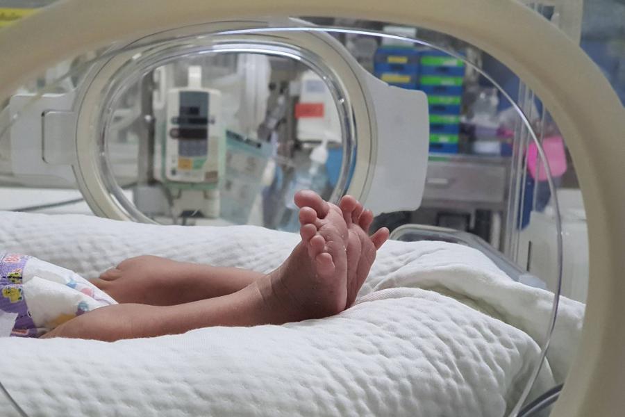 Újszülöttet tettek a Madarász utcai kórház inkubátorába