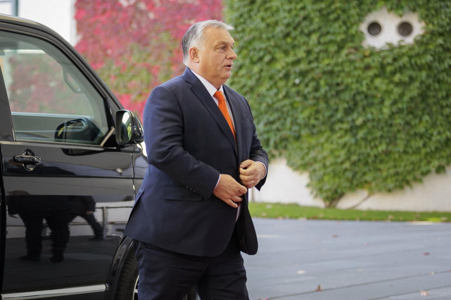 Orbán Viktor azeri-grúz-román-magyar áramvezetékről ír alá szerződést Bukarestben