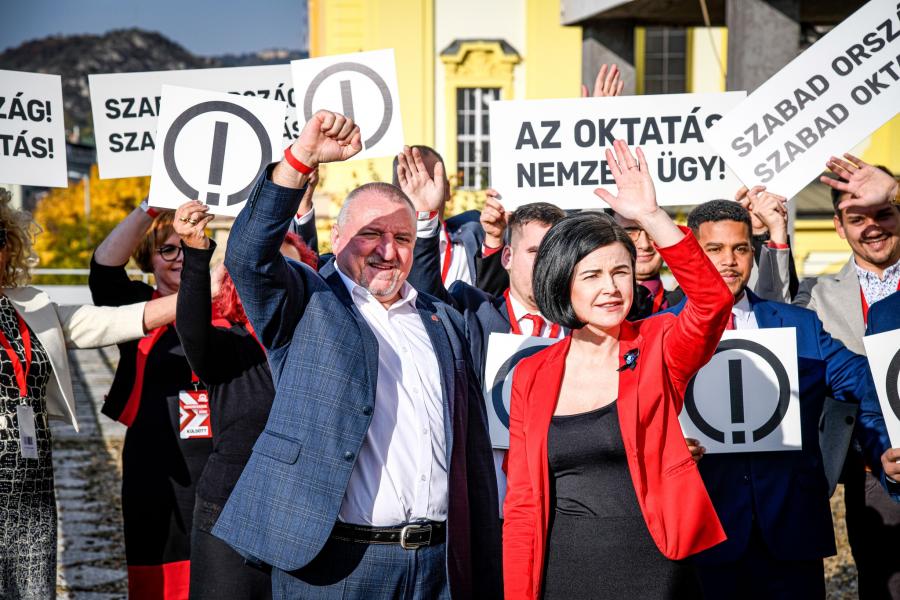 Megválasztották az MSZP társelnökeit, Kunhalmi Ágnes mellett Komjáthi Imre irányítja a pártot