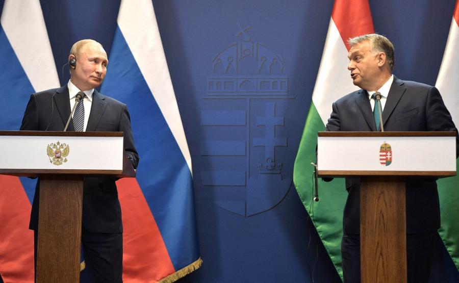 Sz. Bíró Zoltán: Putyin valamivel zsarolja Orbánt 