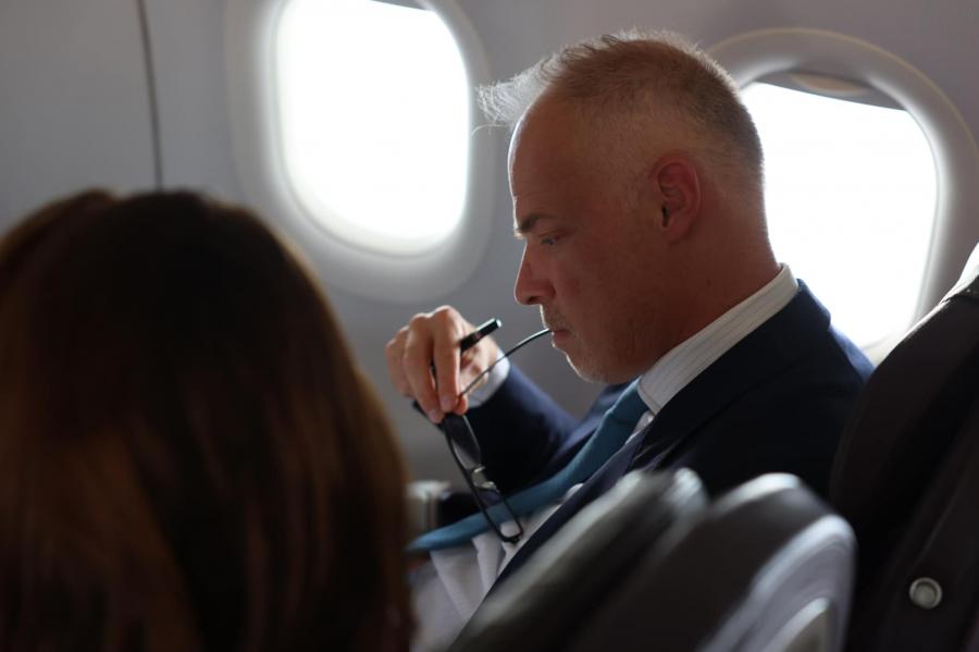 Sok lett volna három órán át kocsiban ülnie, honvédségi repülőgépet hívtak a magyar luxusminiszternek