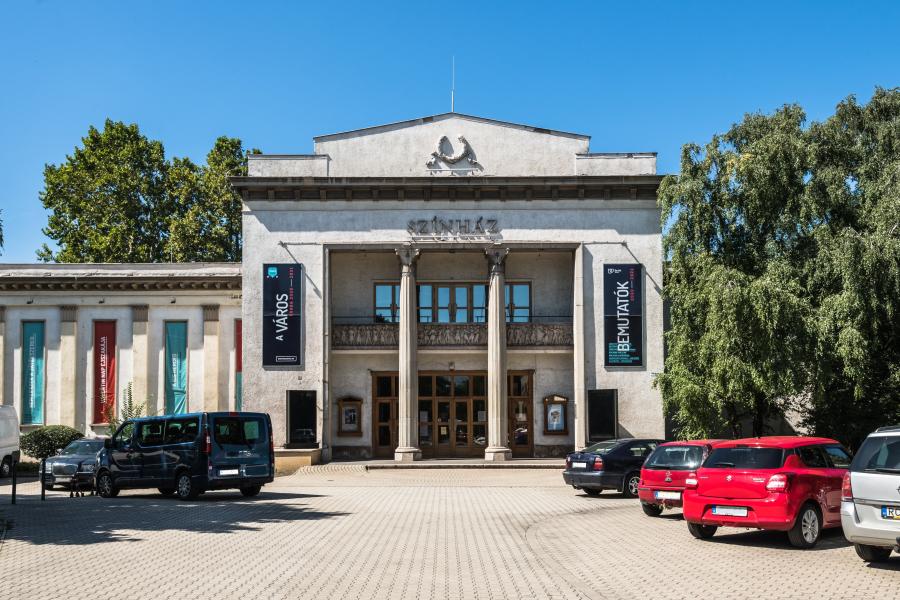 Két premier után bezár a Bartók Színház 
