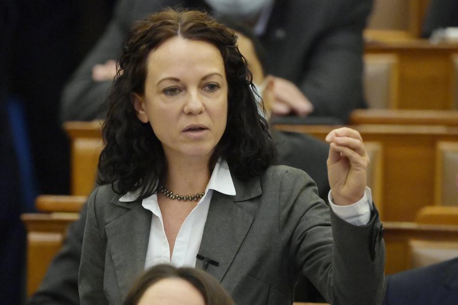 „Lex megdöglesz” - így kommentálta a Fidesz egyik törvényjavaslatát Szabó Tímea