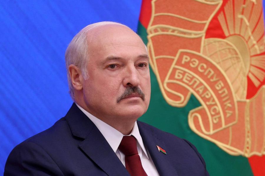 Aljakszandr Lukasenka: ha akarják, bebizonyítom, hogy csak hazai ruhákat hordok 