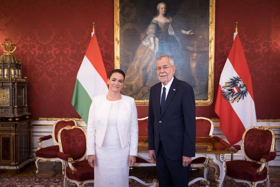 Magyarország közvetlen szomszédjának nevezte Oroszországot az osztrák államfő, majd gyorsan javított 