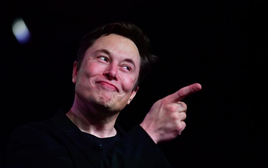 Elon Musk most tényleg megvette a Twittert, azonnal kirúgta az elnök-vezérigazgatót