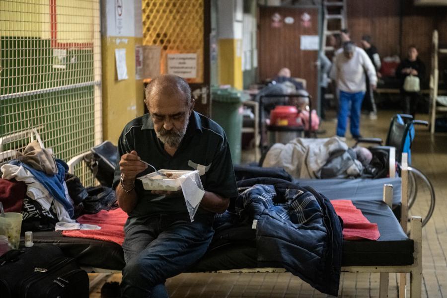 Bárkiből lehet hajléktalan – Üzentek a felelősségét hárító Orbán-kormánynak a szegények és a nincstelenek