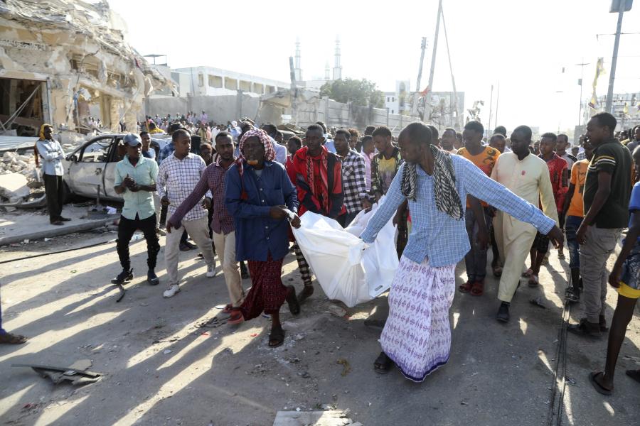 Robbanószerrel megpakolt autók robbantak a szomáliai fővárosban, legalább százan meghaltak