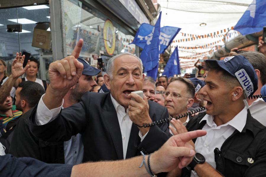 A választás központi kérdése: visszatérjen-e a hatalomba a három korrupciós ügyben is bírósági eljárás alatt álló Benjamin Netanjahu