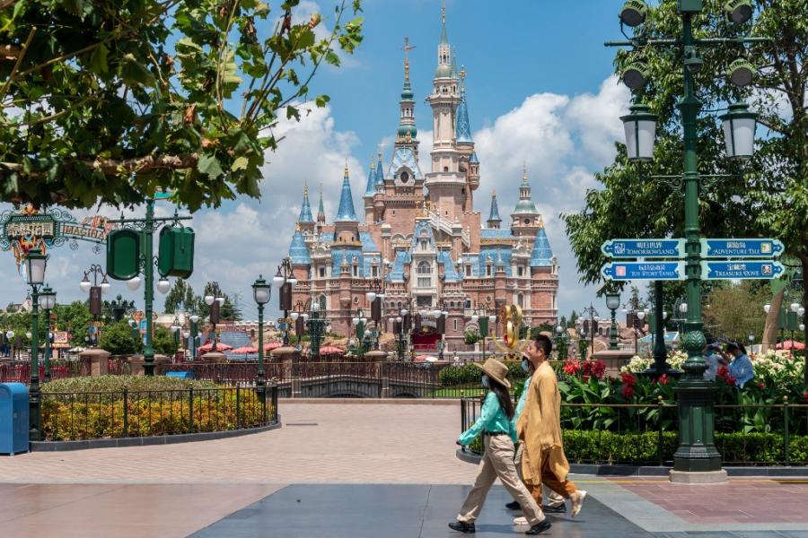 Bezárt a sanghaji Disneyland, a látogatókat kizárólag negatív Covid-teszttel engedik ki