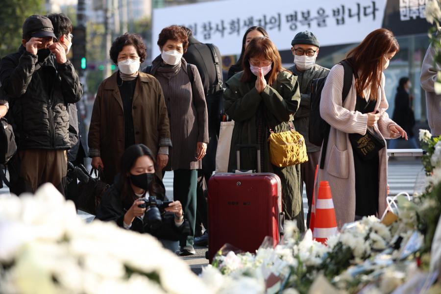 A dél-koreai rendőrfőkapitány vállalta a felelősséget a halloweeni tragédiáért