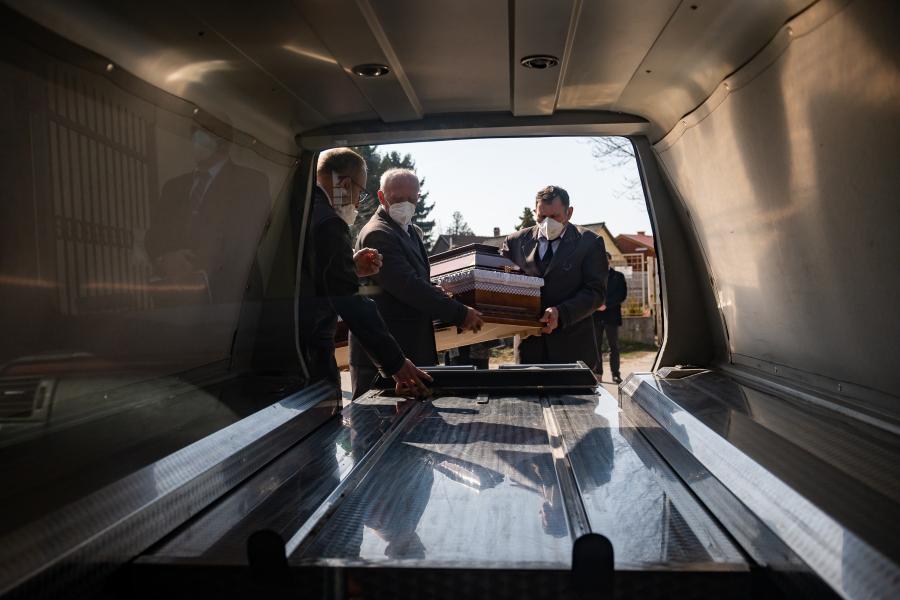 Akár 15 százalékkal is többe kerülhet januártól egy temetés, a legtöbbel a hamvasztás ára emelkedhet