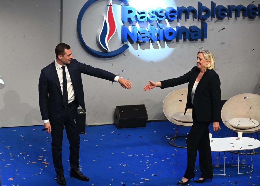 Romba dőlt Marine Le Pen törekvése, nagyon kellemetlen incidens zavarta meg az utódlást