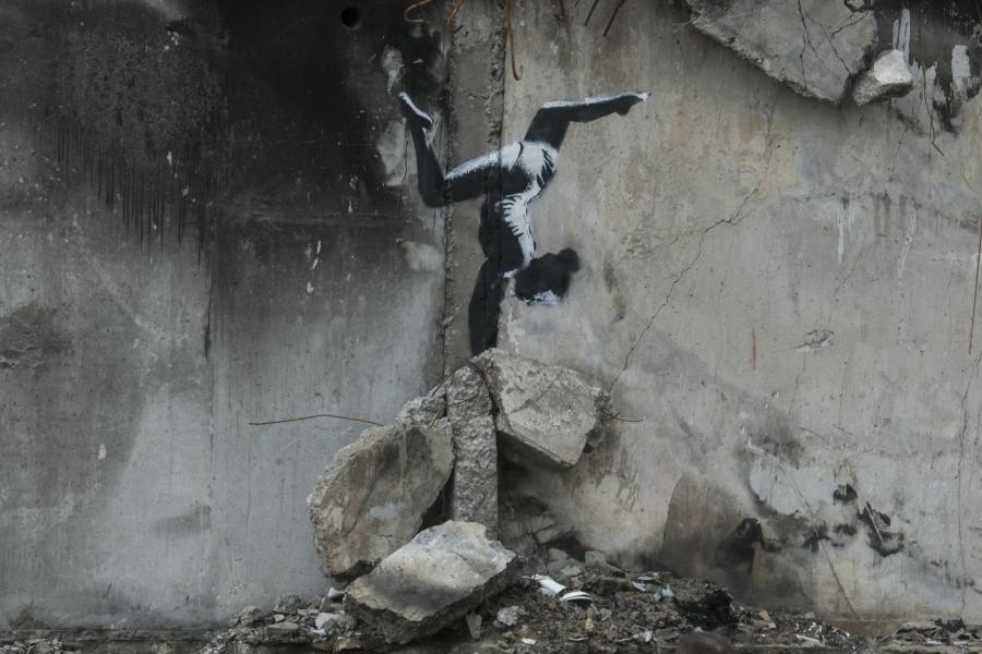 Ezúttal a háború sújtotta Ukrajnában alkotott Banksy