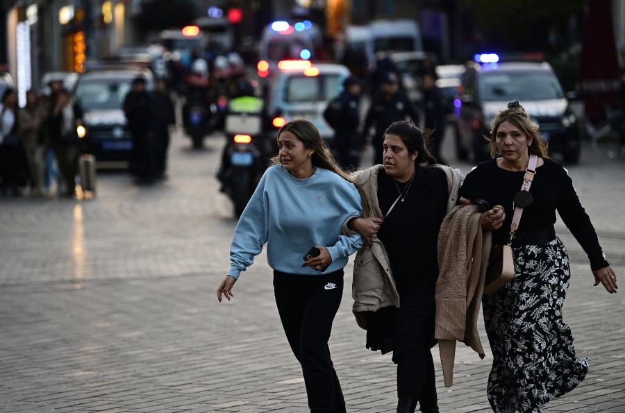 Robbanás volt Isztambul népszerű sétálóutcáján: legalább hat ember meghalt, 53 megsebesült (videó)