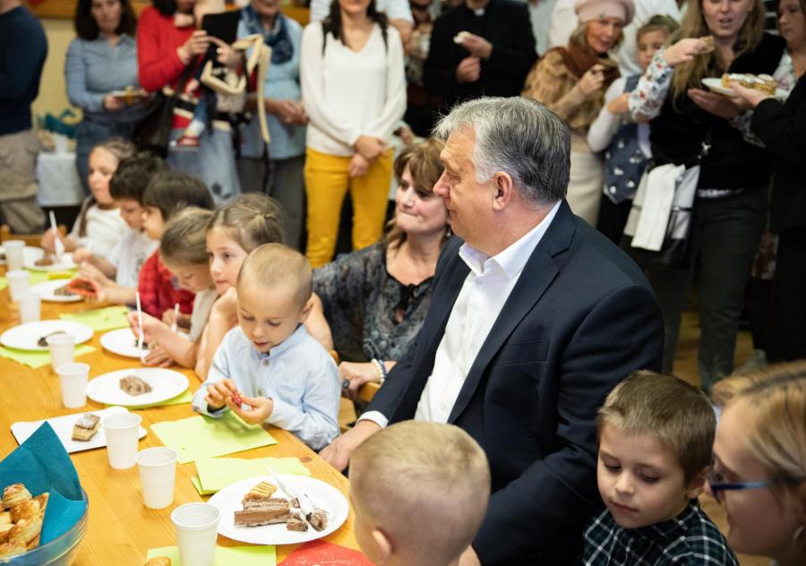 „Nagyon kíváncsi vagyok, milyen céllal készült, és miért pont Orbán Viktorról kérdezték a diákokat egy honvédelemmel kapcsolatos kutatásban”