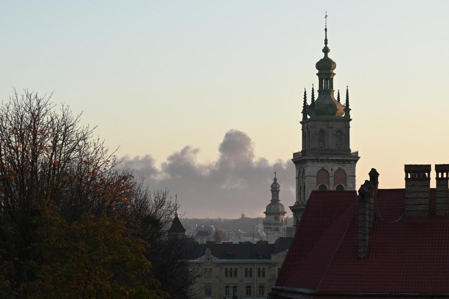 Teljesen áram nélkül maradt Lviv, Kijevet is lövik az oroszok