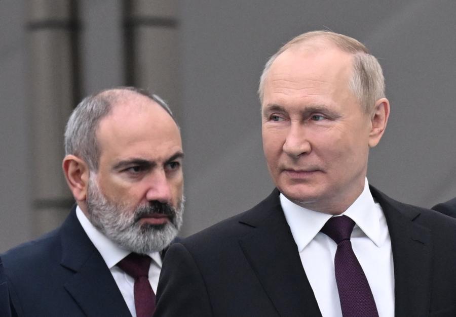 Most éppen az örmény elnök szólt be Vlagyimir Putyinnak