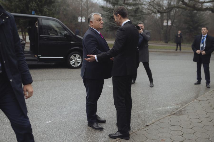 Új sállal pózolt Orbán Viktor a V4-találkozón
