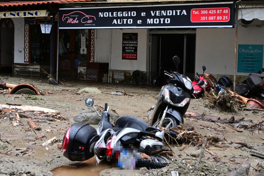 Földcsuszamlás jött a heves esőzések után, 13 ember eltűnt az olaszországi Ischia szigetén