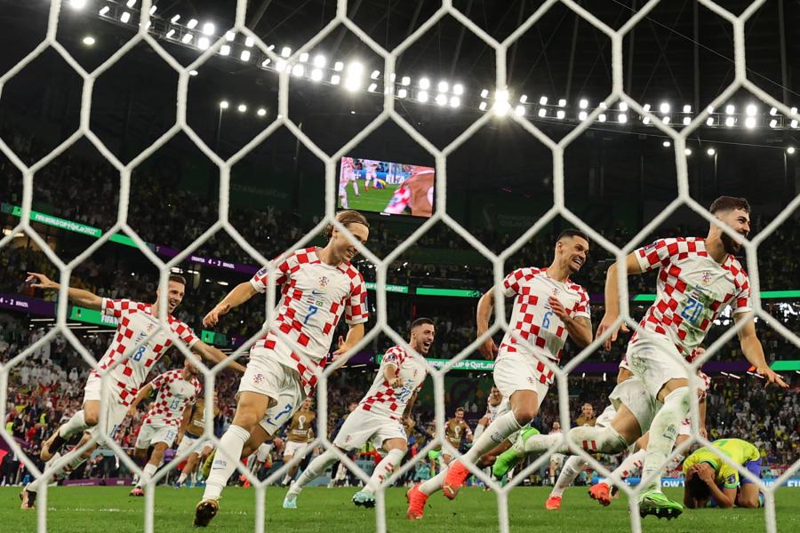 Brazília kiesett, tizenegyespárbaj után Horvátország jutott az elődöntőbe