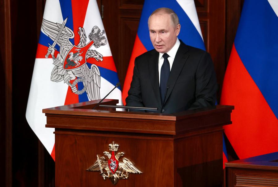 Putyin: Oroszország fejleszti nukleáris triádját