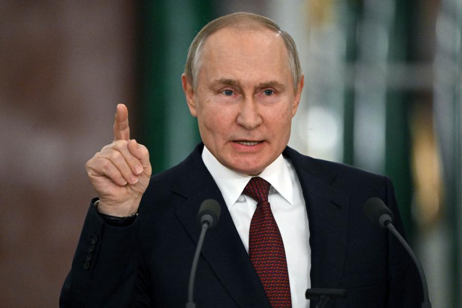Putyin az ország teljes hadiiparát az Ukrajna elleni háború szolgálatába állítja