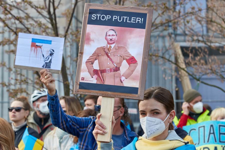 Hitler és Putyin: párhuzamok és különbségek