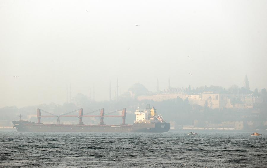 A forgalmat megbénítva leállt egy Ukrajnából indított teherhajó a Boszporusz-szorosban