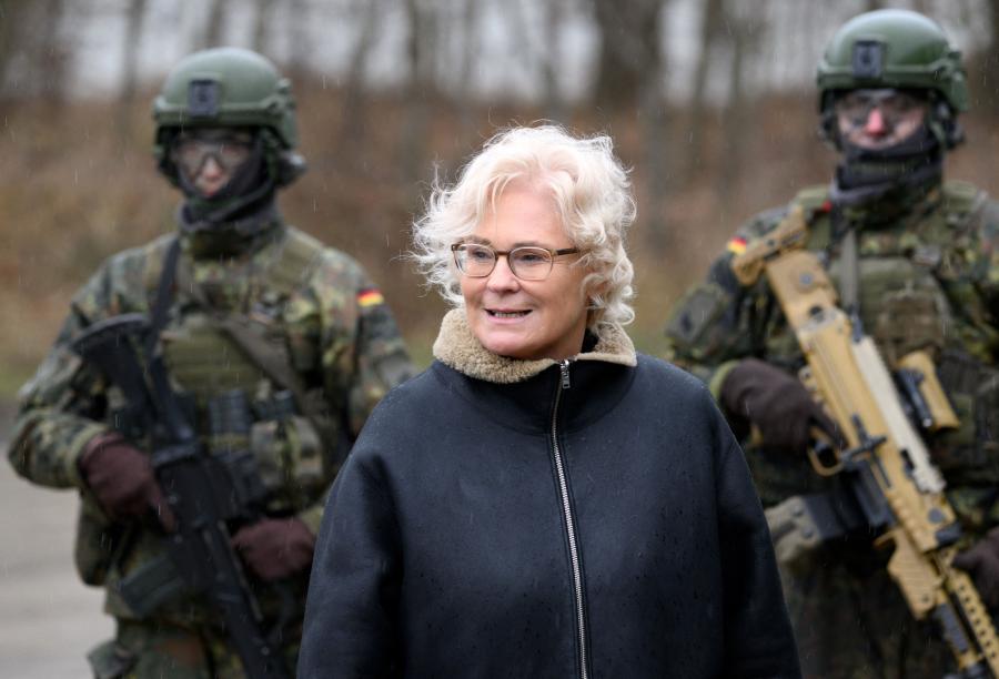 Nem volt választása Christine Lambrecht német védelmi miniszternek
