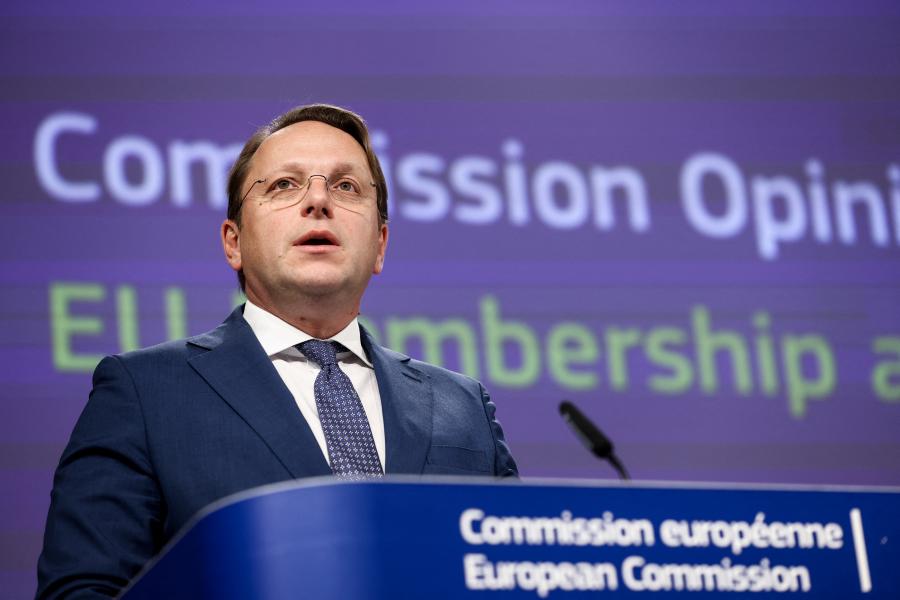 Vizsgálat jöhet a magyar EU-biztos ellen, az EP szerint Várhelyi Olivér szándékosan csorbítja a jogállamisági reformok jelentőségét