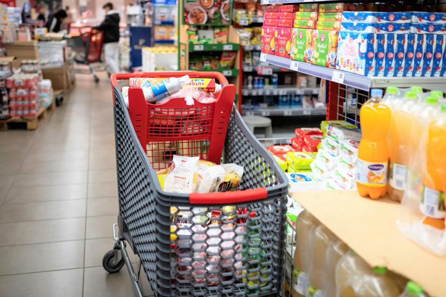Dupla annyit költhetnek a keresetükből élelmiszerre a magyar családok, mint Nyugat-Európában, Németországban már olcsóbban is be lehet vásárolni