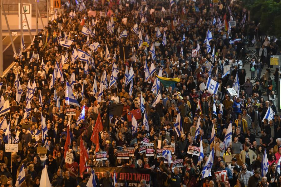 Több mint százezren tüntettek Izraelben a Netanjahu-kormány ellen