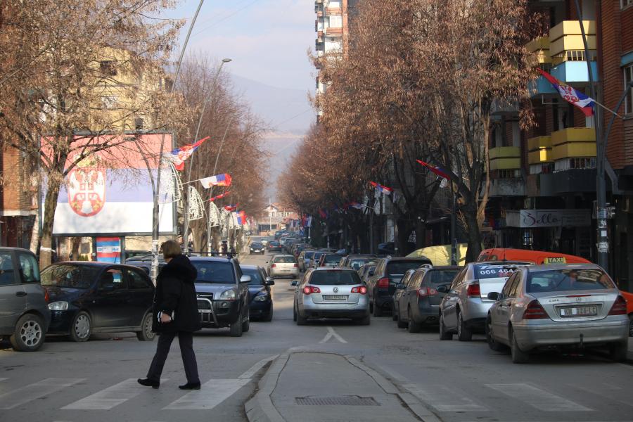 Szerb kocsi koccant egy koszovói rendőrautóval, azonnal tüzeltek az egyenruhások