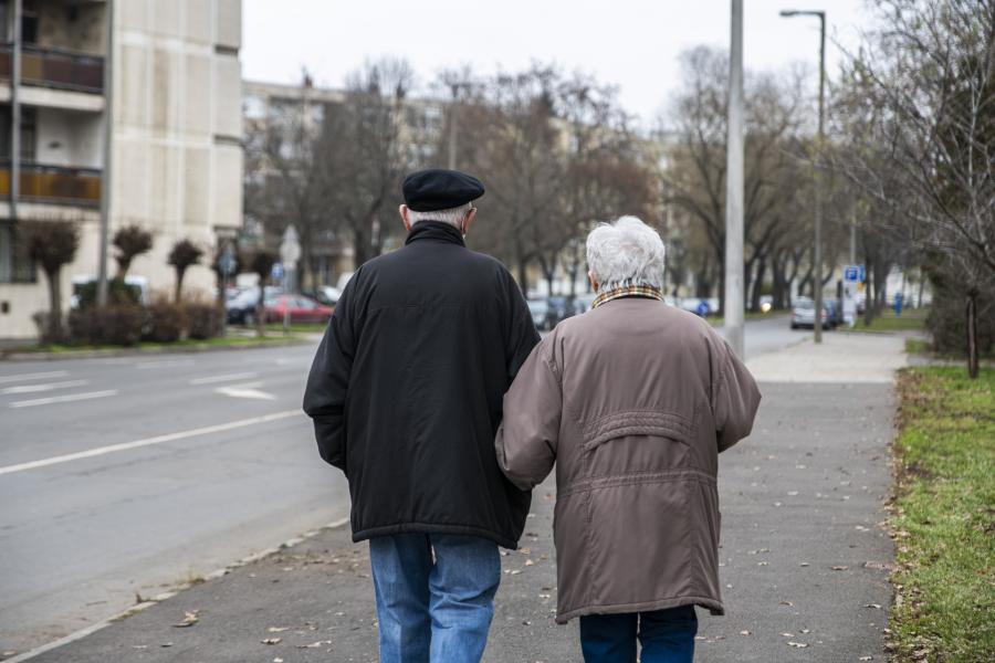 205 ezer forintos 13. havi nyugdíjat adna az időseknek az MSZP