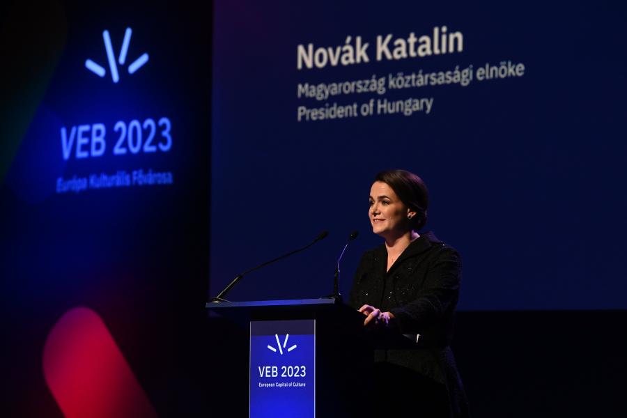 Novák Katalin szerint az orosz-magyar kapcsolatokba senkinek sem szabad romantikát beleképzelnie, csak Vlagyimir Putyint, aki azonban átlépte a Rubicont