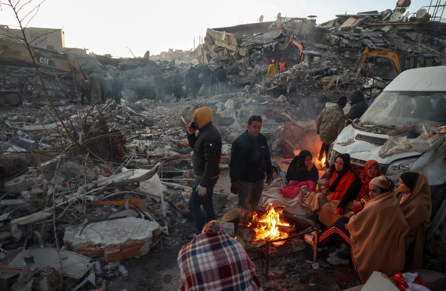 Az ENSZ első segélykonvoja elérte a földrengés sújtotta Szíriát, egyre kevesebb túlélőt találnak