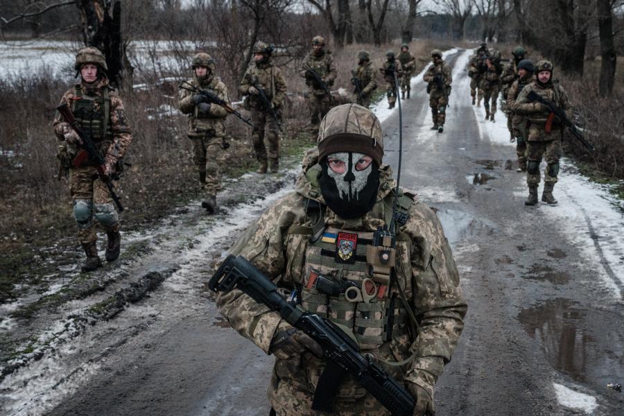 A szimmetrikus háborúk, mint az orosz-ukrán nagyon sokáig tartanak, rengeteg emberáldozatot követelnek, de egészében eredménytelenek