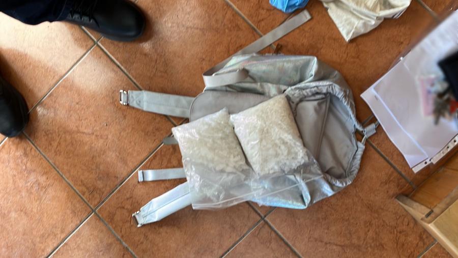 Több tízmillió forint értékben, éles lőfegyvert és közel 1,5 kilogramm kábítószert foglaltak le Borsodban a hatóságok három dealernél