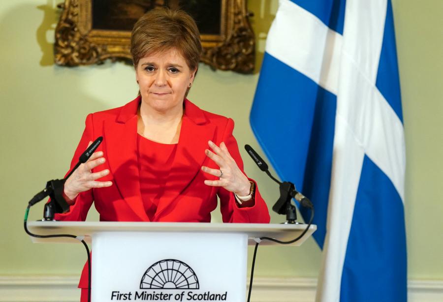 Skót miniszterelnök: "egy új vezető alkalmasabb lehet nálam az ellentétek áthidalására"
