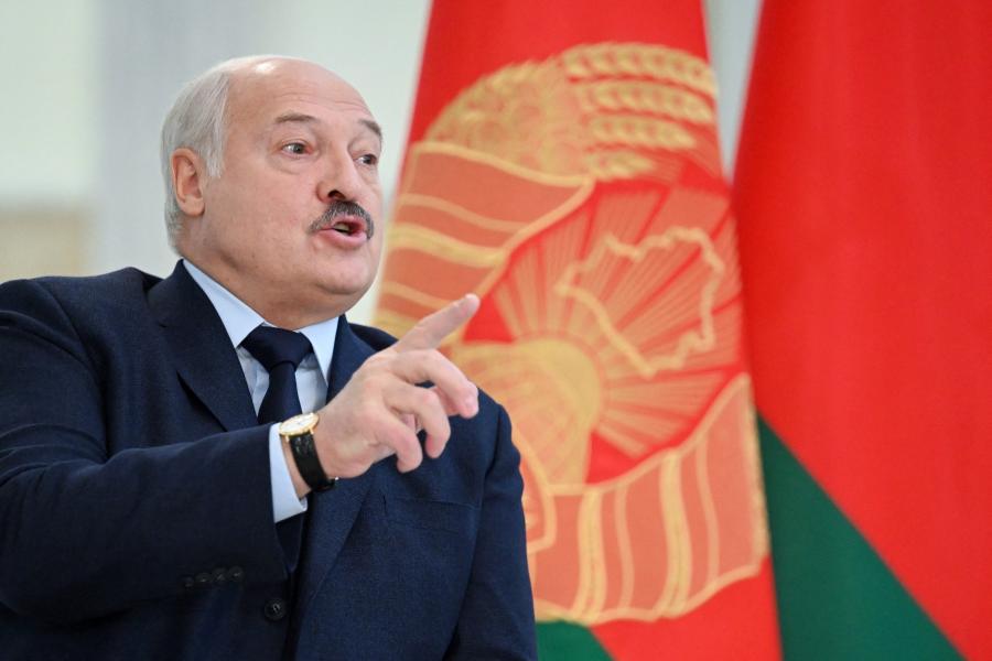 Bident csábítaná Lukasenka, aki Putyint is hívja a belarusz fővároasba, de a lengyeleket hiénázza