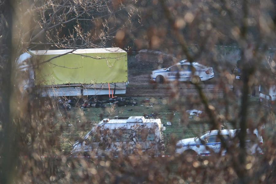 Tizennyolc holttestet talált egy elhagyott teherautóban a bolgár rendőrség 