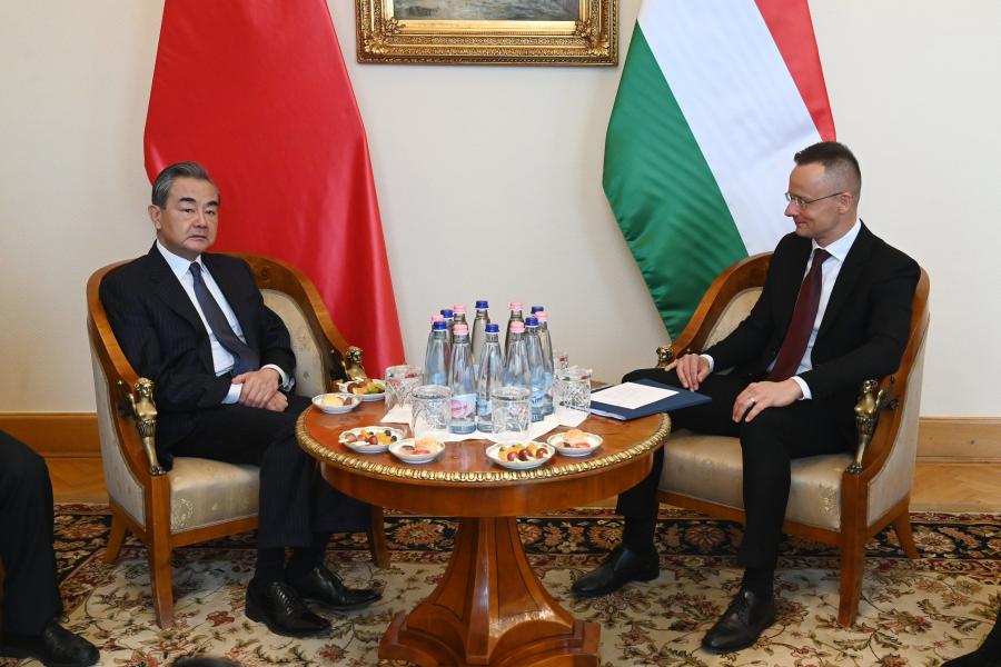Titkolja az Orbán-kormány, milyen tízmilliárd eurós ügyletről tárgyal négy kínai céggel