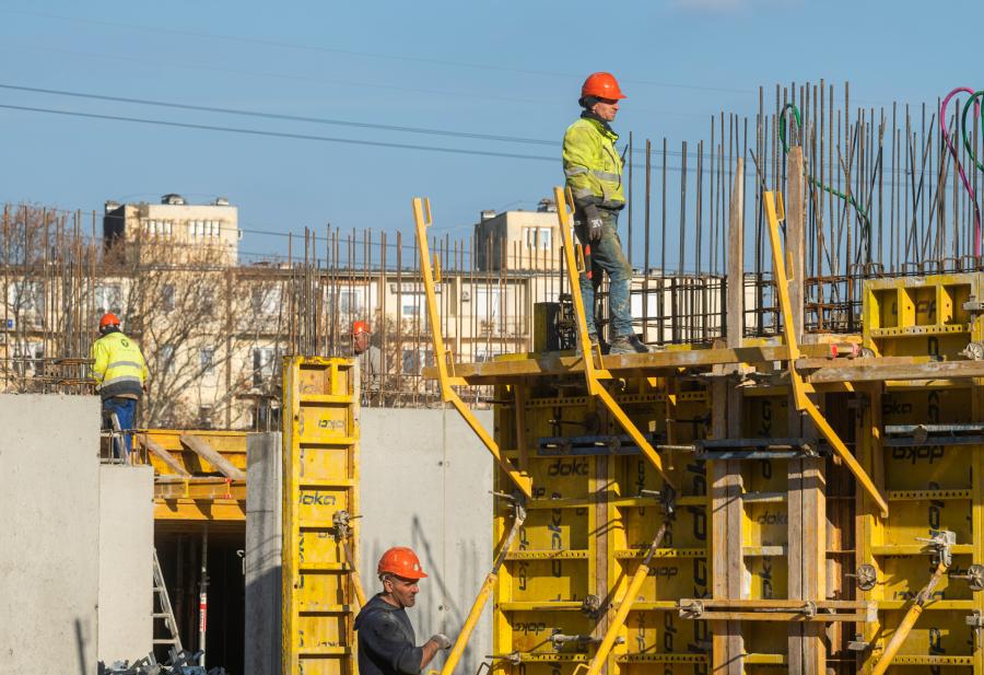 Tovább nőtt a feketefoglalkoztatás, a bejelentés nélküli munkavállalók több mint fele az építőiparban dolgozik