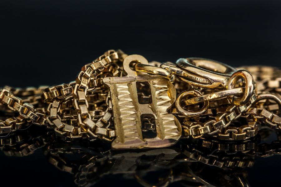 Schadl György nagyon szereti az aranyat, vett is több mint egymillió dollárnyit, ötödannyi áron