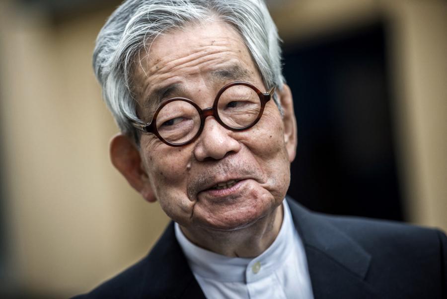 Meghalt Óe Kenzaburo Nobel-díjas japán író