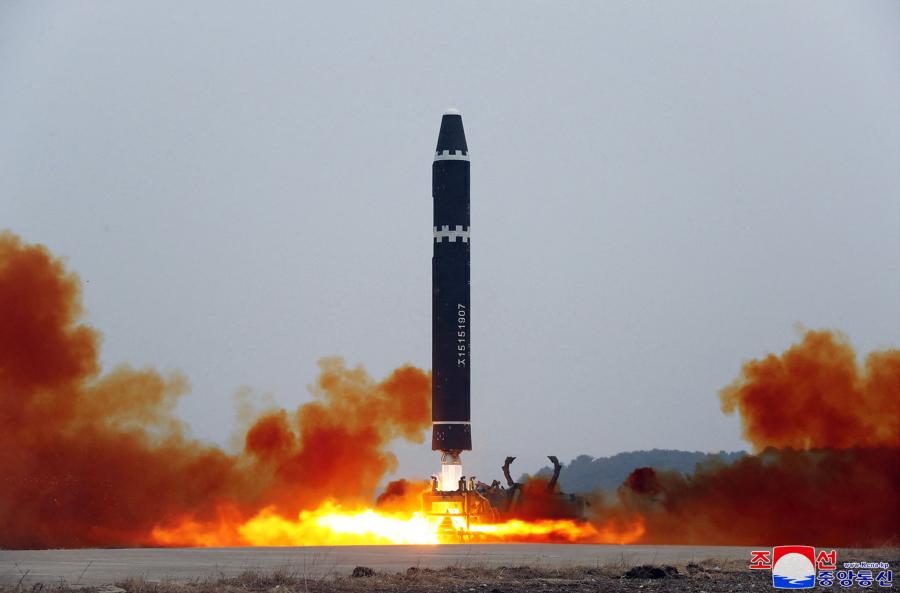 Észak-Korea ismét ballisztikus rakétákat indított