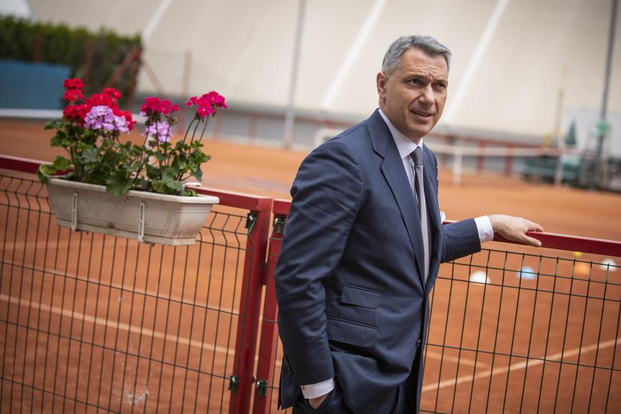 Hiába három éve Lázár János a Magyar Tenisz Szövetség elnöke, újra és újra visszás ügyek kerülnek elő