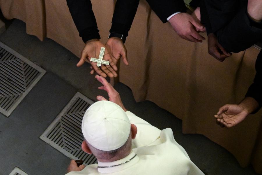 Ferenc pápa szigorított a katolikus egyházon belüli lelki és fizikai visszaélések büntetésén